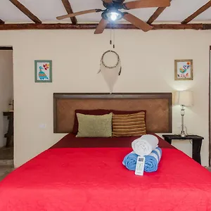 Primitive Selfcheck-in Adults Only 2*, Tulum Mexiko